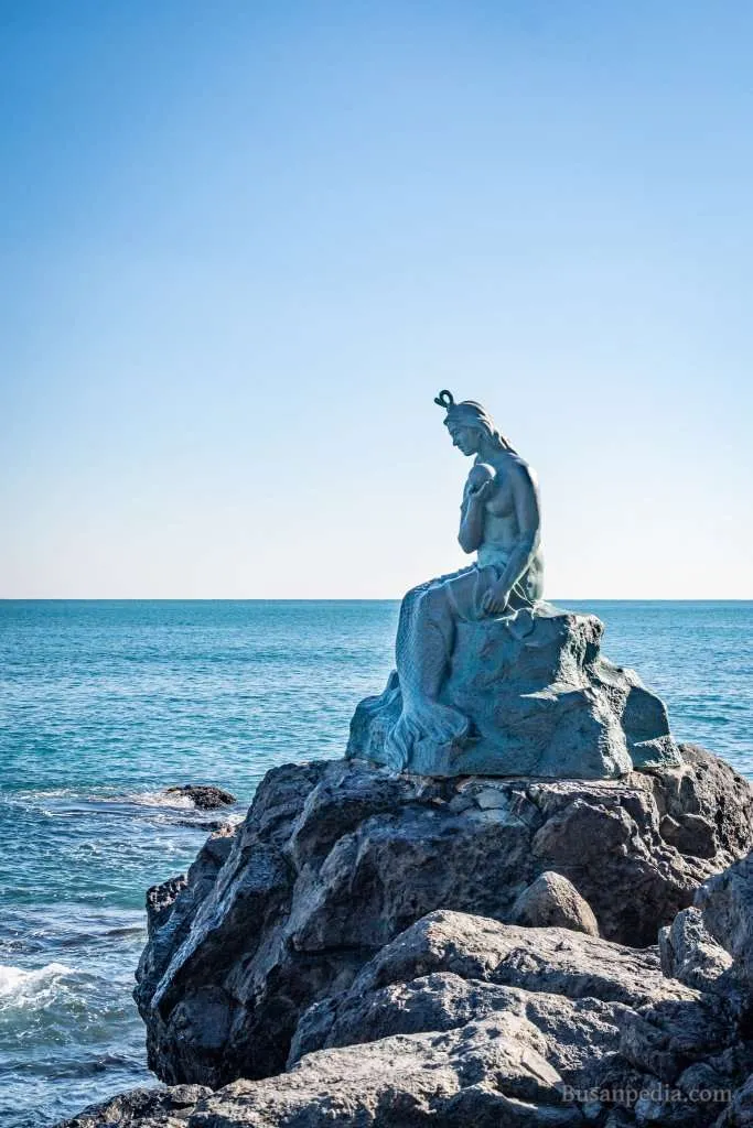 Dongbaek Island Park
